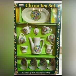 New  unopened Vintage Chilton Toys
25 piece China Tea set